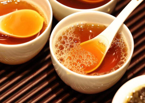 Herbata oolong rozkładająca tłuszczowy kwiatowy smak