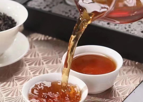 Herbata z skały Wuyi to herbata oolong, produkowana na górze Wuyi w północnym Fujianie, drzewa herbaciarskie rosną w szczelinach skały