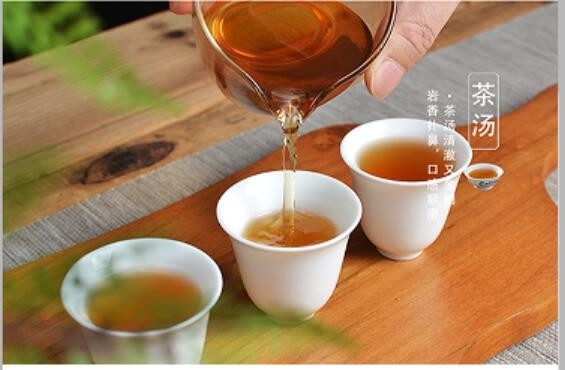 Herbata Oolong, należąca do zielonej i półfermentowanej herbaty, ma wiele odmian i jest wyjątkową kategorią herbaty w Chinach.